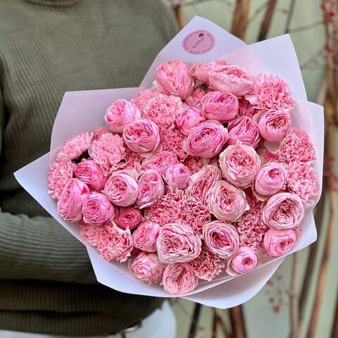 Delicate bouquet of Mansfield Park spray peony roses and dianthus «Pink Mood», Flowers: Dianthus, Peony Spray Rose ща Mansfield Park variety