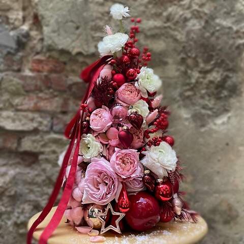 Christmas tree «Blooming Christmas», Flowers: Pion-shaped rose, Ranunculus, Gossypium