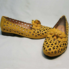 Закрытые босоножки женские. Летние туфли на низком каблуке Phany-Yellow