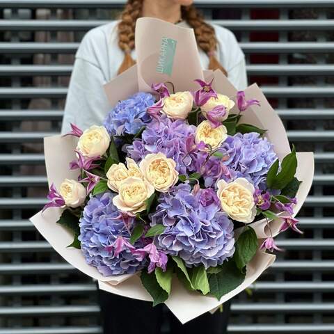 Букет «Версаль», Цветы: Гортензия, Роза пионовидная, Клематис