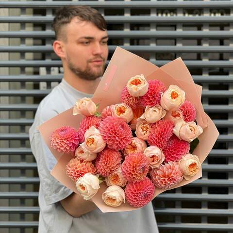 Bouquet «Peach nectar», Flowers: Pion-shaped rose, Dahlia