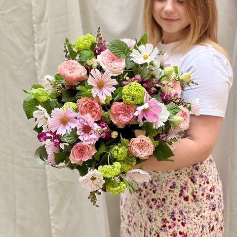 Bouquet «Sweet Summer», Flowers: Pion-shaped rose, Viburnum, Antirinum, Cosmos, Rubus Idaeus