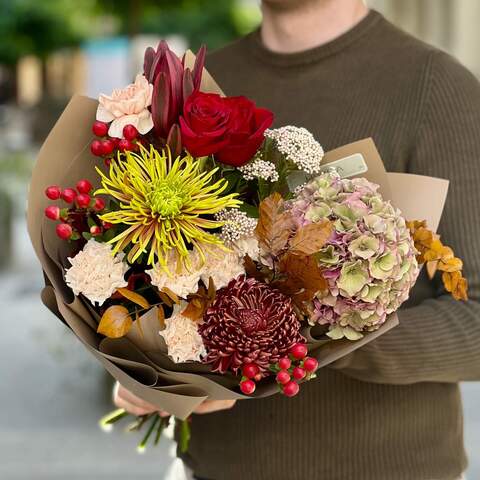 Autumn bouquet with chrysanthemums «Warm October», Flowers: Hypericum, Chrysanthemum, Hydrangea, Eucalyptus, Ozothamnus, Rose, Leucadendron, Dianthus