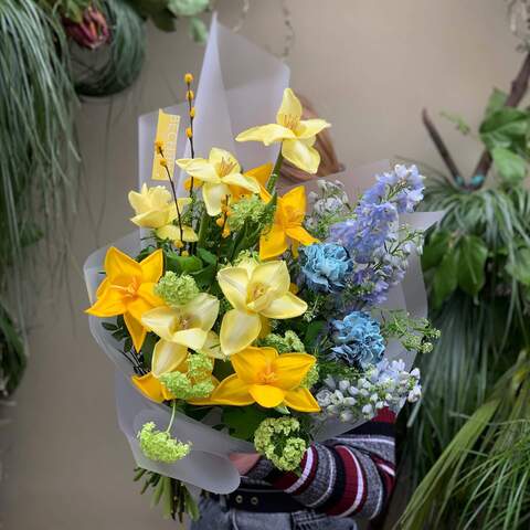 Bouquet «Pristine Stars», Flowers: Tulipa, Delphinium, Viburnum, Dianthus, Willow, Thlaspi