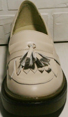 Закрытые осенние туфли лоферы с кисточками женские Markos S-6 Light Beige.