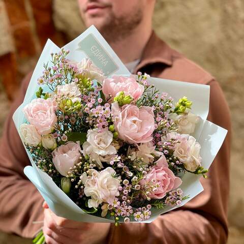 Нежно-розовый весенний букет «Мечтательная фея», Цветы: Тюльпан, Фрезия, Хамелациум