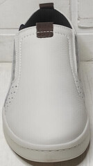 Белые слипоны туфли мужские кожаные. Спортивные туфли слипоны на осень Pegada Milk.
