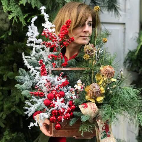 Christmas composition «Merry celebration», Flowers: Ilex, Nobilis, Asparagus, Banksia, Scabiosa