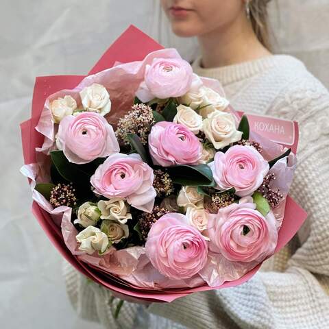 Bouquet «Petals of tenderness», Flowers: Ranunculus, Skimmia, Bush Rose