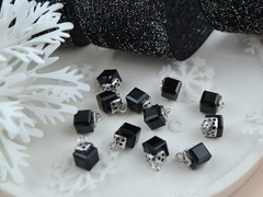 Декор-підвіска Куб чорний на сріблі