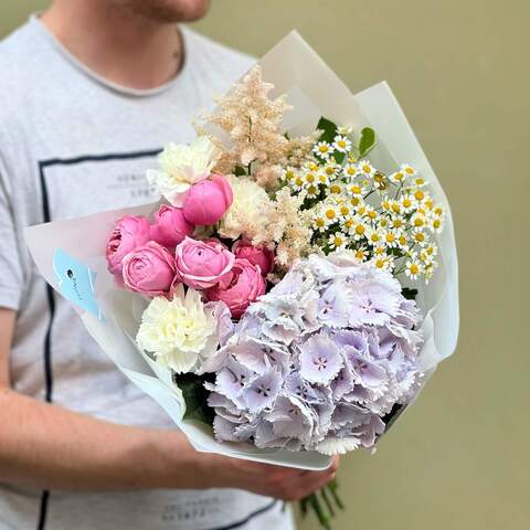 Bouquet «Chubby Tenderness», Flowers: Hydrangea, Dianthus, Tanacetum, Pion-shaped rose, Astilbe