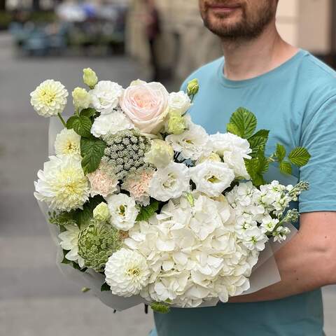 Light bouquet with hydrangea «Favorite Pearl», Flowers: Rubus Idaeus, Dianthus, Dahlia, Matthiola, Hydrangea, Pion-shaped rose, Ammi, Eustoma