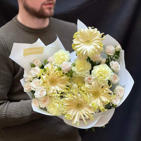 Bouquet «Cream for Katrusya», Flowers: Bush Rose, Gerbera, Dianthus