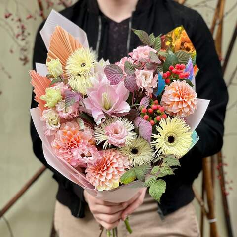 Pastel bouquet «Berry Cocktail», Flowers: Rubus Idaeus, Dahlia, Lilium, Gerbera, Eustoma, Hypericum