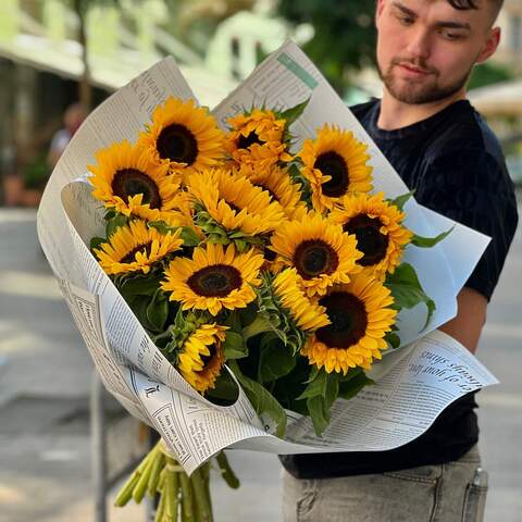 17 sunflowers in a bouquet «Sunny sea», Flowers: Helianthus