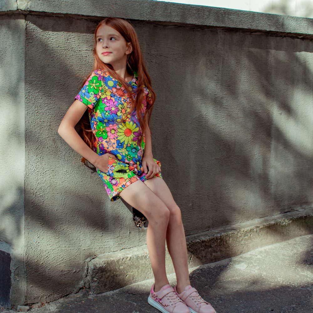 Дитячий костюм футболка і шорти для дівчинки з квітами