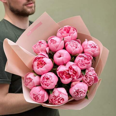 15 пионов Этчед сальмон в букете «Полёт фламинго», Цветы: Пион