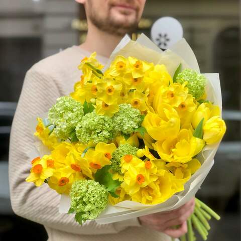Bright sunny and fragrant bouquet «Your day», Flowers: Viburnum, Narcissus, Tulipa