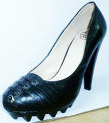 Женские туфли на устойчивом каблуке 10 см. Черные туфли на толстой подошве Welfare.