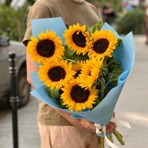 7 sunflowers in a bouquet «Summer suns», Flowers: Helianthus