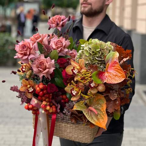 Flower basket «Queen of Autumn», Flowers: Hydrangea, Dianthus, Malus, Quercus, Anthurium, Anigosanthus, Sanguisorba, Rose, Bush Rose, Cymbidium, Skimmia