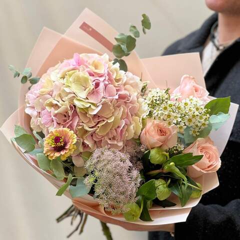 Light bouquet with hydrangea «Sweet Moment», Flowers: Zinnia, Helleborus, Chamelaucium, Hydrangea, Ammi, Rose