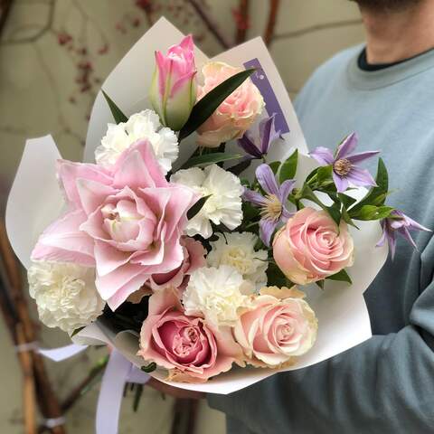 Delicate fragrant bouquet «Marshmallow Star», Flowers: Rose, Lilium, Clematis, Dianthus