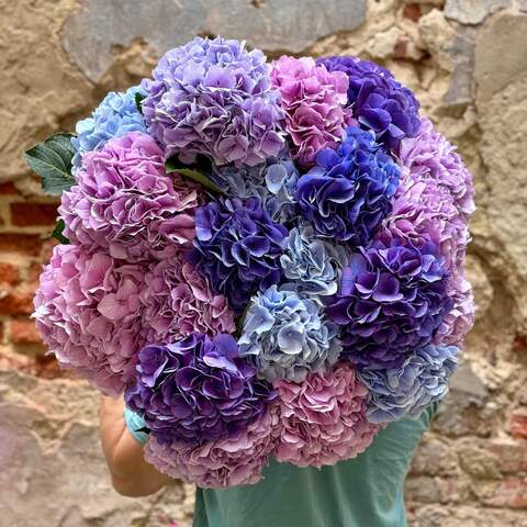 Photo of 25 hydrangeas in a bouquet «Lilac Waves»