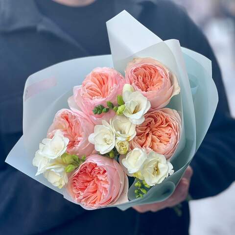 Fragrant bouquet of peony roses and freesias «Aromatic Juliet», Flowers: Juliet Pion-shaped rose, Freesia