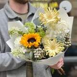 Photo of Interesting bouquet with sunflowers and gerberas «Spring Sun»
