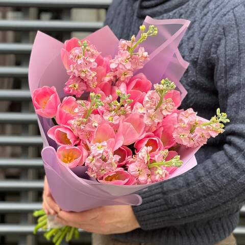 Bouquet «Sweet greetings», Flowers: Tulipa, Matthiola