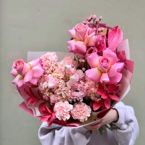 Bouquet «Joy», Flowers: Rose, Hydrangea, Ranunculus, Ruscus, Stipa, Hypericum, Dianthus