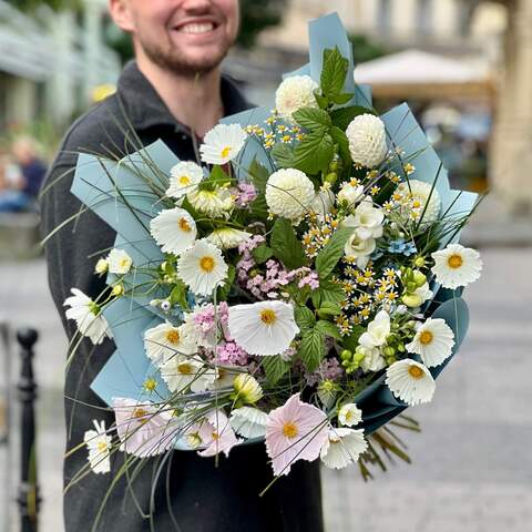Bouquet «Field beauty», Flowers: Bergras, Freesia, Dahlia, Cosmos, Chamelaucium, Rubus Idaeus, Tanacetum, Oxypetalum