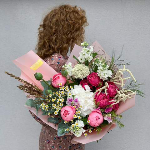 Bouquet «Summer Kiss», Flowers: Hydrangea, Pion-shaped rose, Amaranthus, Matthiola, Tanacetum, Papaverum, Eucalyptus, Asparagus, Paeonia