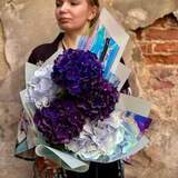 Photo of 5 hydrangeas in a bouquet «Wuthering Heights»