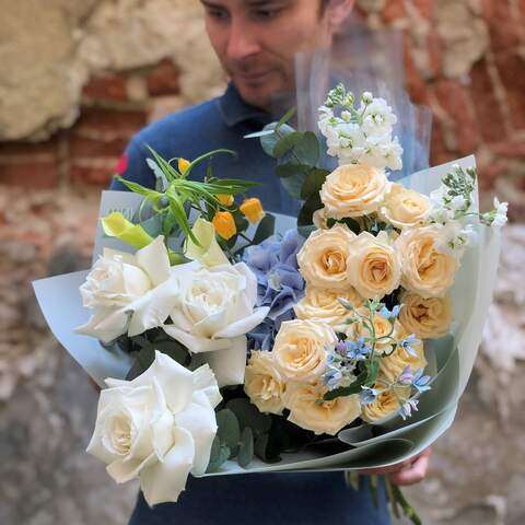 Bouquet «Sky Lantern», Flowers: Hydrangea, Rose, Sandersonia, Bush Rose, Eucalyptus, Matthiola