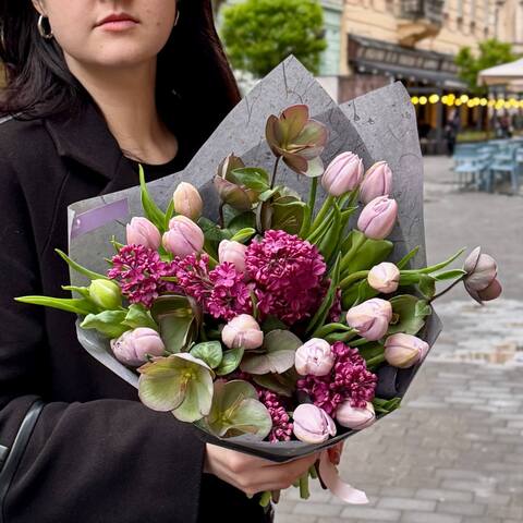 Photo of Spring bouquet with tulips and helleborus «Exquisite Purple»
