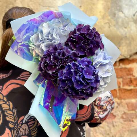 Photo of 5 hydrangeas in a bouquet «Wuthering Heights»