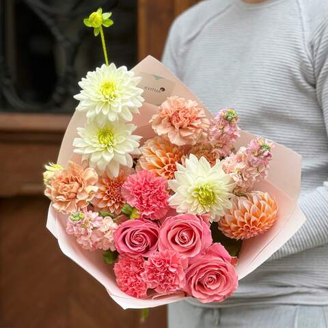 Bouquet «Pink Orange», Flowers: Rose, Dahlia, Dianthus, Matthiola