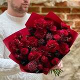 Photo of Red trio bouquet with skimmia and spray roses «Ruby silk»
