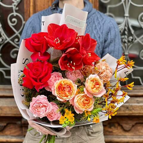 Bouquet «Garnet accent», Flowers: Hippeastrum, Bush Rose, Rose, Ornithogalum, Dianthus, Pieris