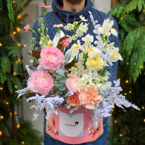 Box with flowers «Winter dew», Flowers: Ranunculus, Narcissus, Dianthus, Eucalyptus, Matthiola, Asparagus