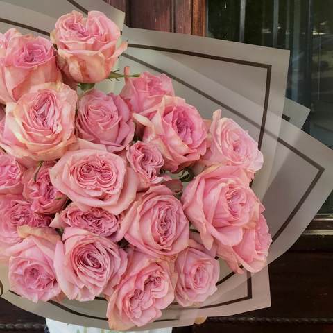 Photo of Bouquet of pion-shaped roses Pink O'hara