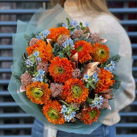 Bouquet «Orange Love», Flowers: Ranunculus, Skimmia, Oxypetalum