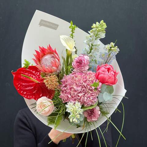 Flower bouquet «Amsterdam», Flowers: Anthurium, Protea, Hydrangea, Dianthus, Zantedeschia, Grevillea, Paeonia, Delphinium, Ranunculus, Eucalyptus, Bergras, Ambrella
