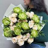 Photo of Bright bouquet with exclusive Veggie roses «Lemongrass Cream»