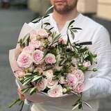 Photo of Delicate bouquet of lacy spray roses «Fairy Garden»