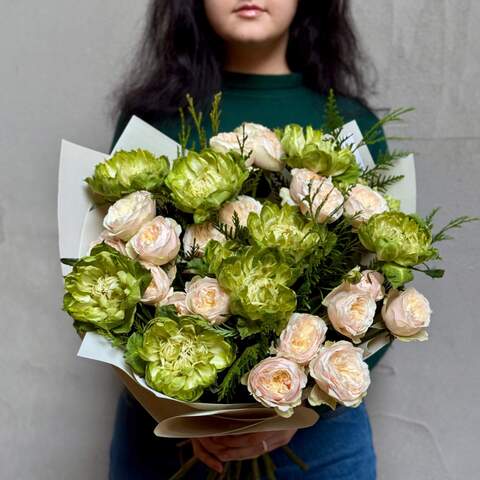 Photo of Bright bouquet with exclusive Veggie roses «Lemongrass Cream»