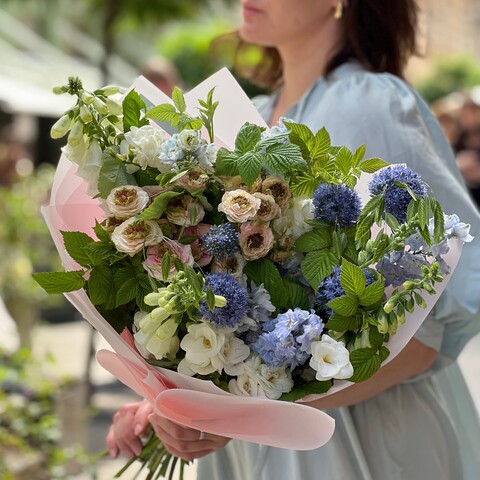 Light summer bouquet «Victorian Garden», Flowers: Bush Rose, Freesia, Delphinium, Allium, Rubus Idaeus, Chasmanthium, Digitalis