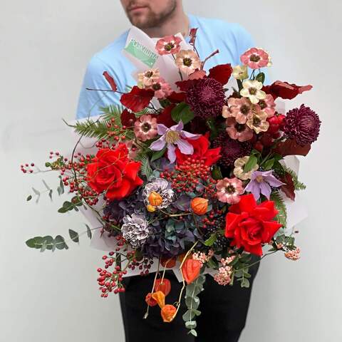 Bouquet «Warm hoarfrost», Flowers: Hydrangea, Rose, Clematis, Rosa, Dianthus, Chrysanthemum, Eustoma, Viburnum